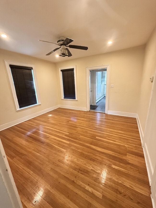 Sala de estar (Planta baja) - 36 Pratt St Unidad 1