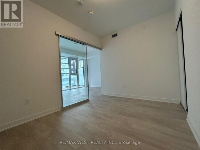 Photo - 634 Church St Unité 2311