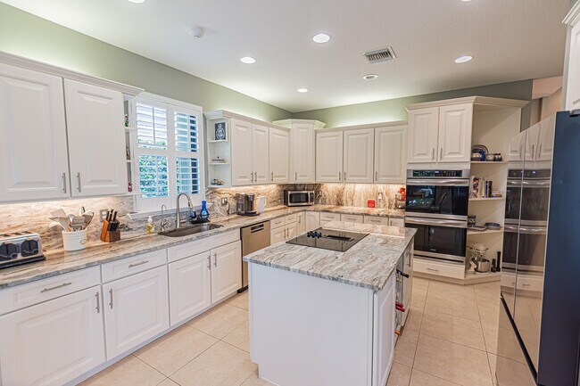 Photo - 8060 Kiawah Trce