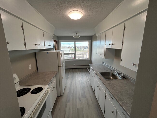 Photo - 443-443 Lorne St N Unit 18