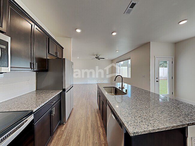 Photo - 1618 194th St E