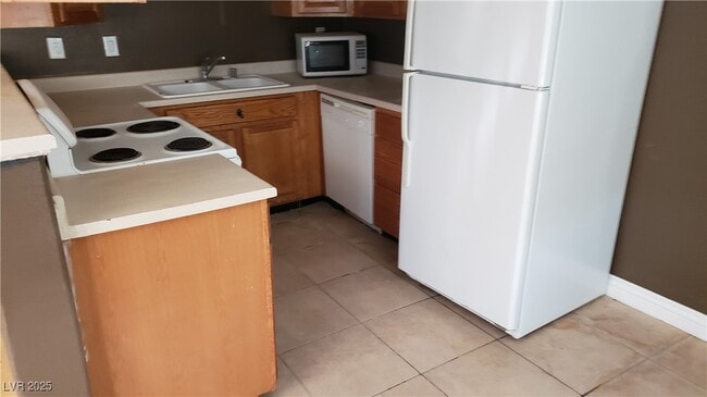 Building Photo - 5165 E Glendale Ave Unit B Rental