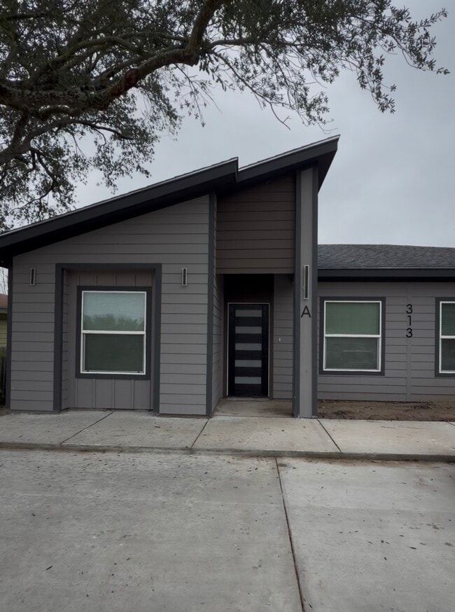 Building Photo - 313 Retamosa Ave