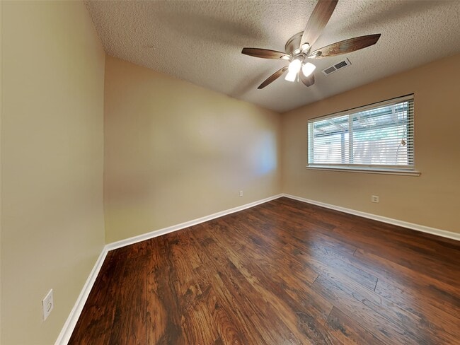 Photo - 3411 Old Oaks Dr