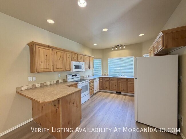 Photo - 6698 Poplar-