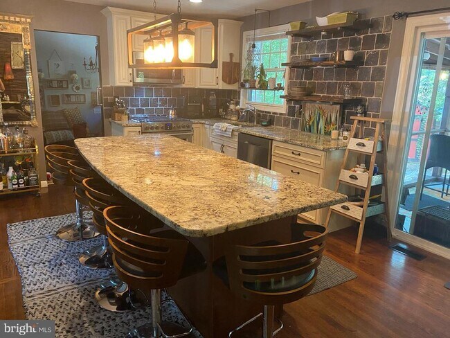 Photo - 177 Wabeeno Trail