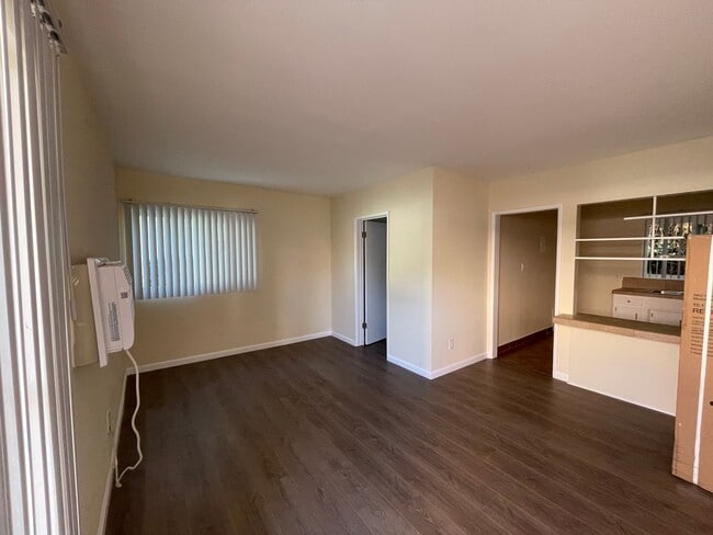 14207 Sylvan St