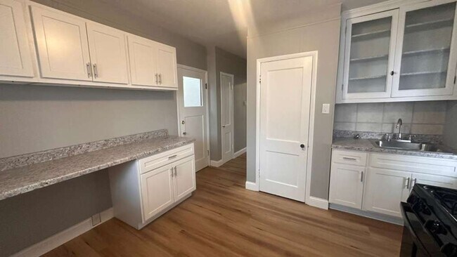 Photo - 5042-5044-5044 Pernod Ave Unidad 5042 1F