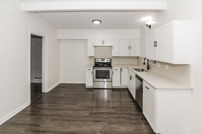 Photo - Beautifully Renovated Modern House in Normandy Meadows East!