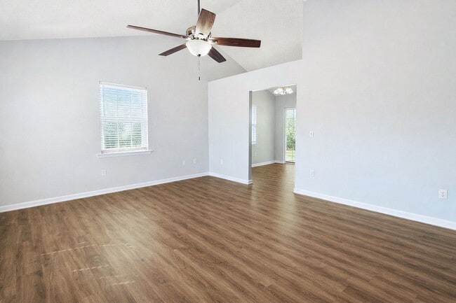 Photo - AVAILABLE NOW! (Pet Friendly)