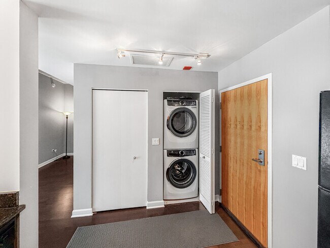 Photo - 845 N Kingsbury St
