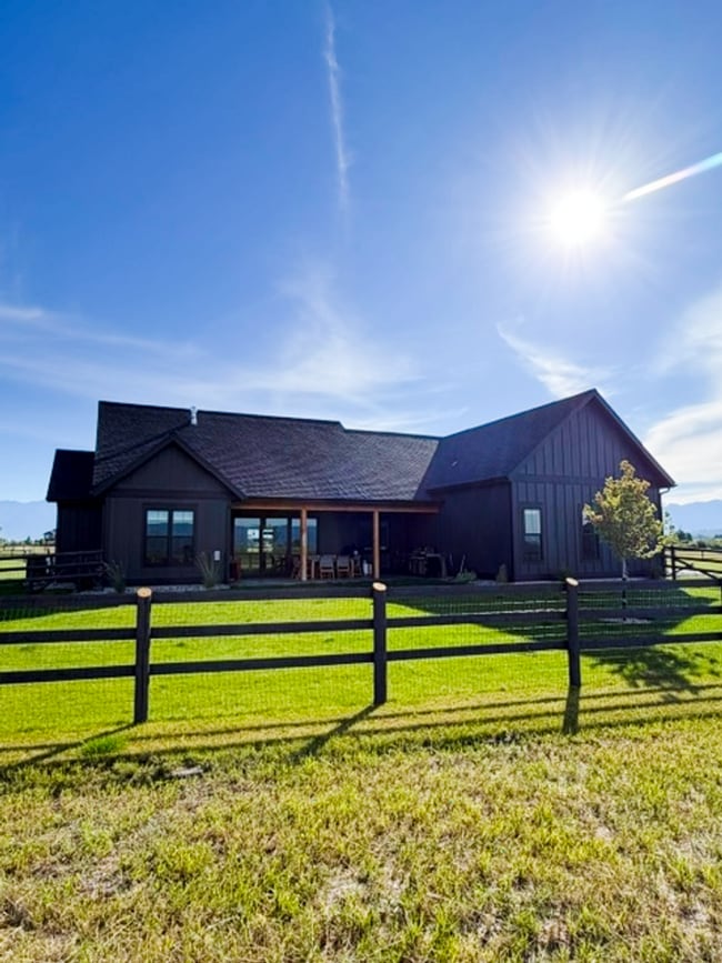 Photo - Luxury Modern Farmhouse on 2.5 Fenced Acres