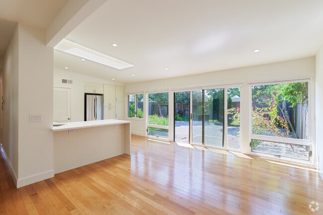 2BR, 1BA - 1000SF - Living Room