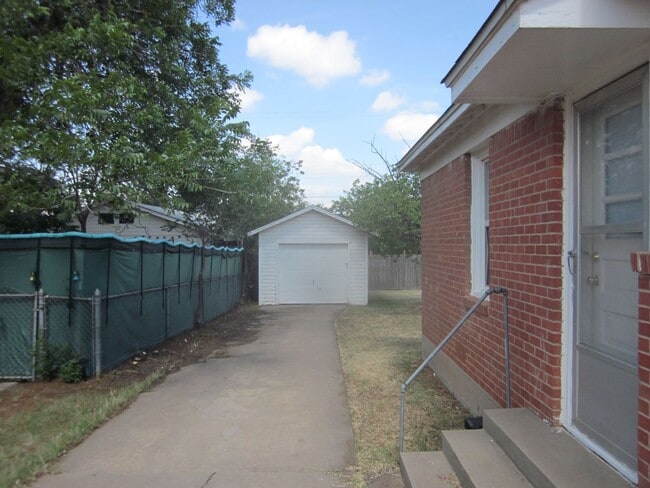 Photo - 106 S Palo Duro St Unit B