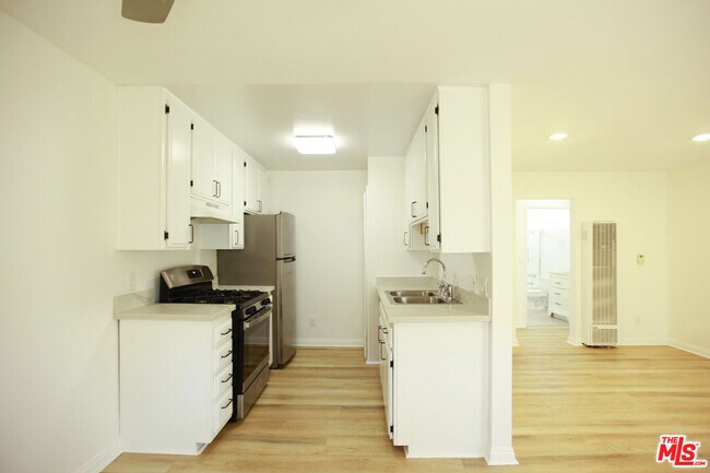 833 Orange Grove Ave Unit 2