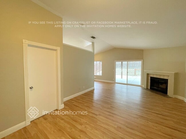 Photo - 160 Hawthorne Dr