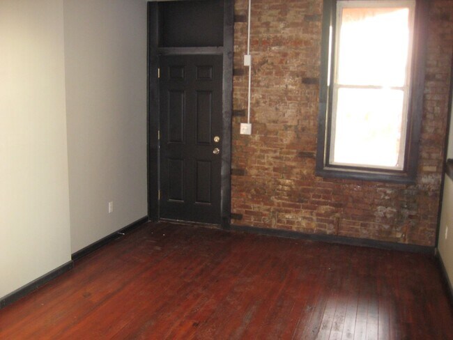 Photo - 2 BEDROOM UPDATED ALL ELECTRIC UNIT IN THE GROVE Unit 39121ST