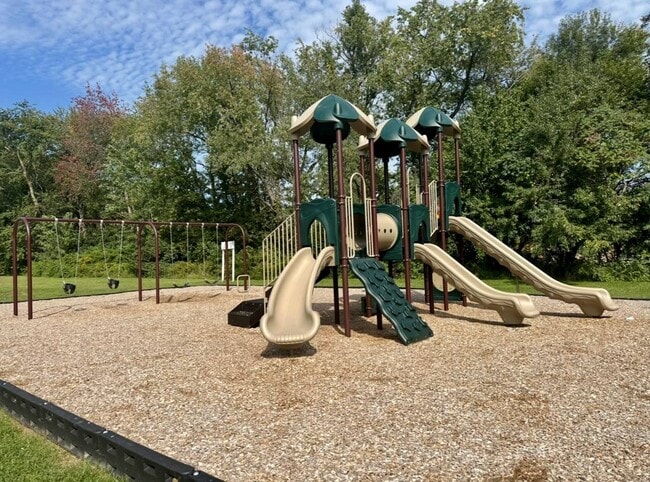 Photo - 1083 E State Rd 2