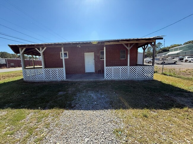 Building Photo - 1/1 House in Cedartown $795