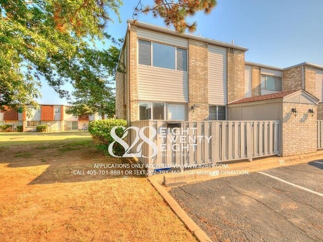 Building Photo - *AVAILABLE NOW!* Spacious 3 Bed/2.5 Bath Condo in East Norman!