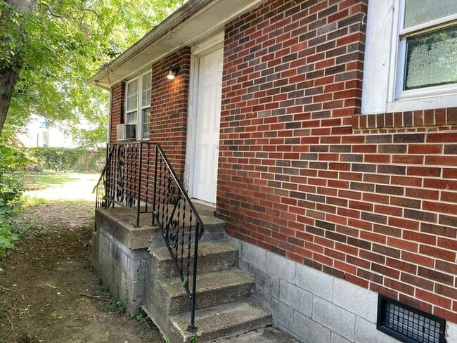 Photo - Lovely 2 Bed Duplex by Fisk - 5 Min From Downtown