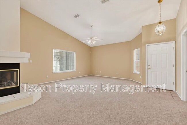 Photo - 7411 Peregrine Rd NE