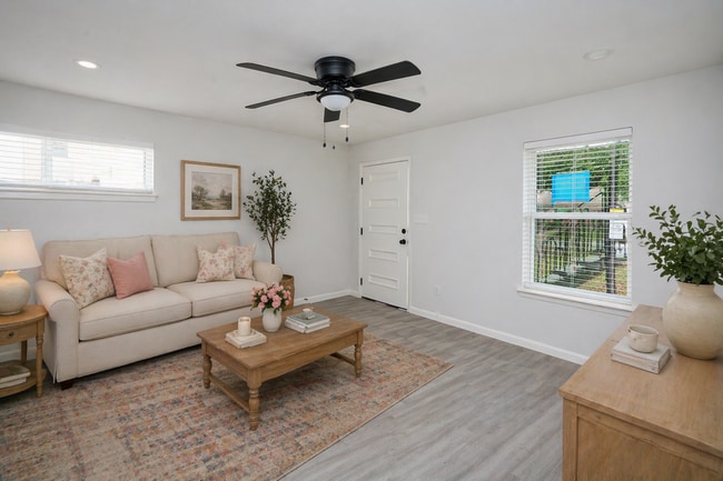 Photo - 1107 Shasta Ave W