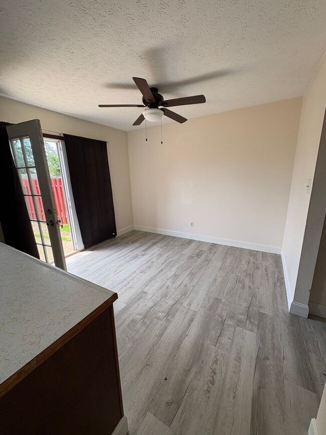 Photo - 504-600 46th St Unit Apt 12