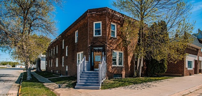 Building Photo - Great Western Apartments Unit 4