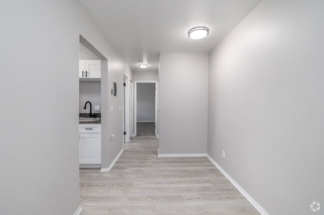 1BR, 1BA - 575SF - Dining Room - Lawrence Terrace