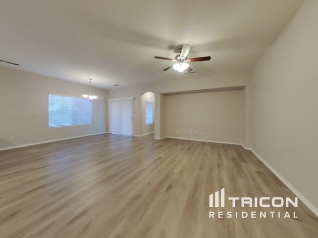 Photo - 16823 W Cottonwood St