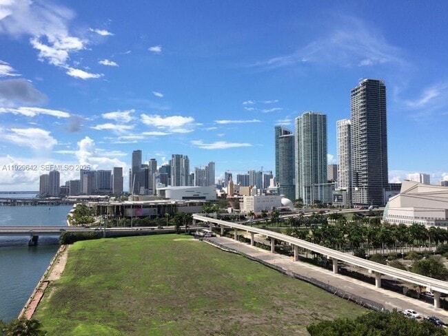 Photo - 555 NE 15th St Unit 14K