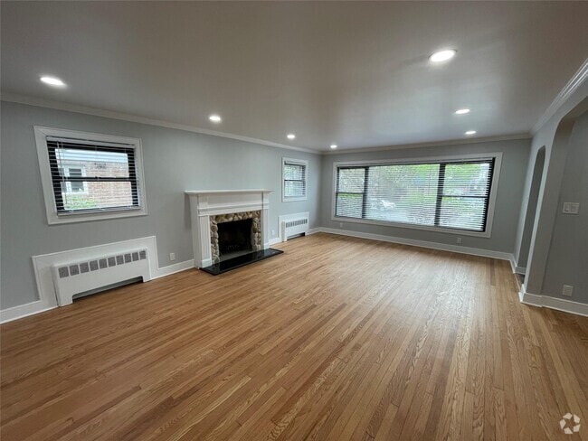 Building Photo - 411 E Walnut St Rental