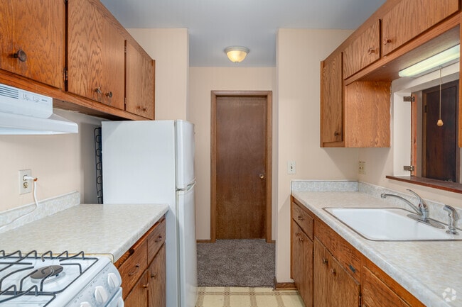 1BR, 1BA - 650SF - Kitchen