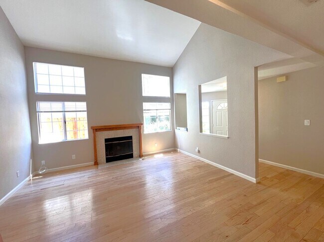 Photo - 1115 Crest Ridge Ln