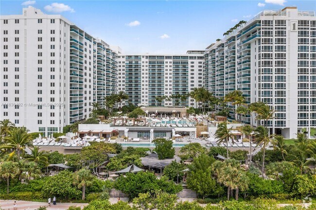 Building Photo - 2301 Collins Ave Unit 523 Rental