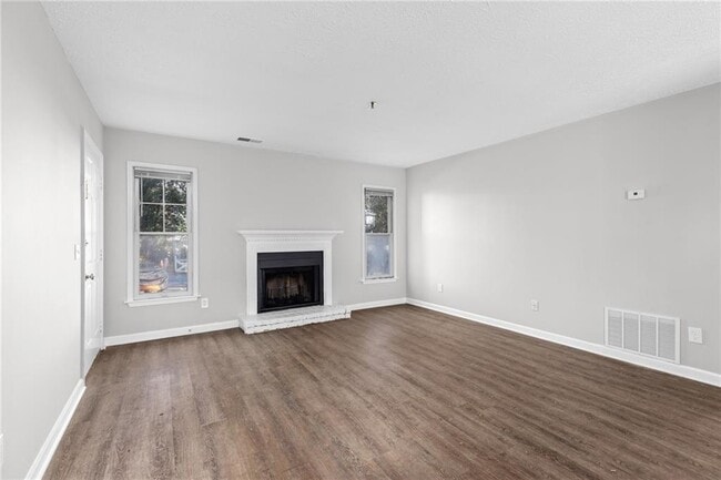 Photo - 295 E Burns Ct SW