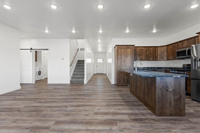 Photo - 668 N Austin Ave