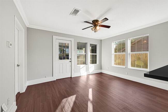 Photo - 2331 Delafield St
