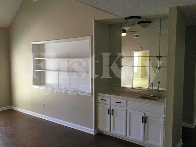 Photo - 2000 Littlemore Dr