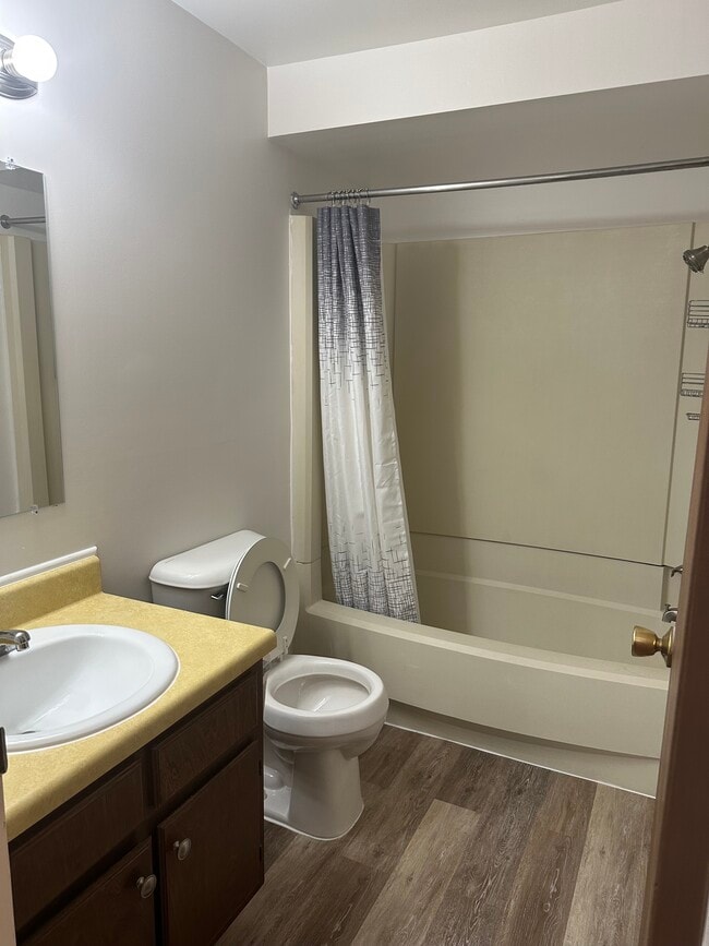 Photo - Worthington Court Apartments