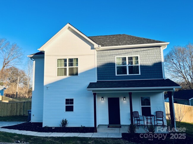 Building Photo - 571 Reid St