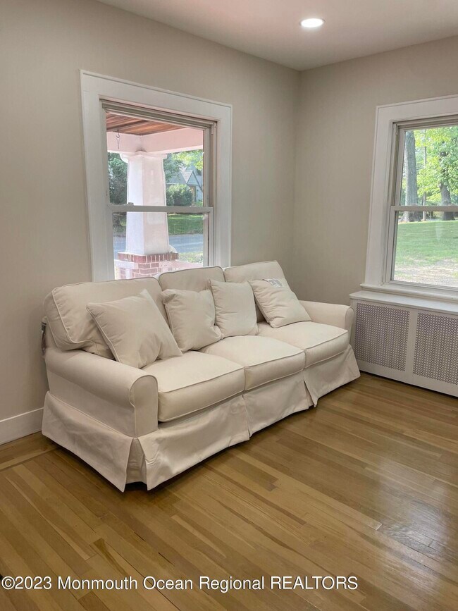 Photo - 215 Elmwood Rd