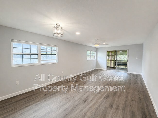 Building Photo - 4511 3rd St Cir W