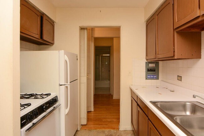 Photo - 515 W Briar Pl Unit 105