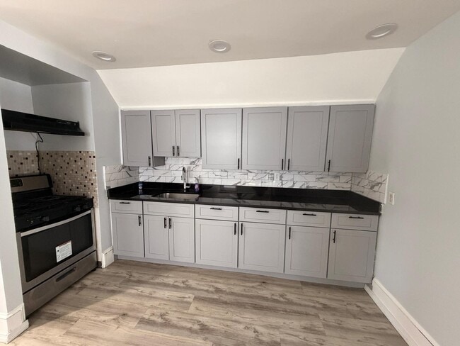 Building Photo - 55 Harwood St Unit 3