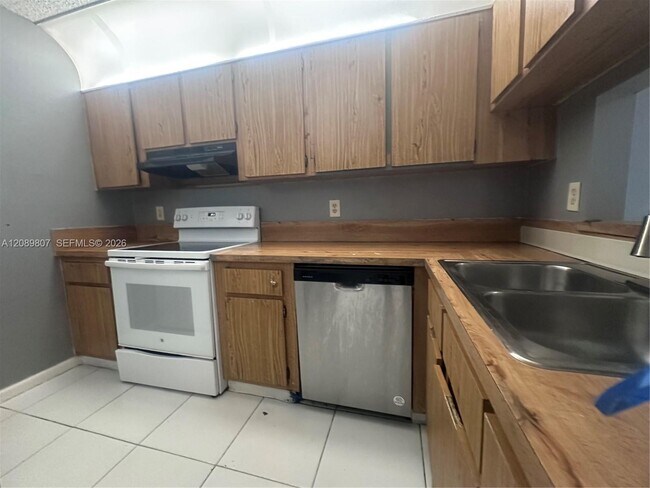 Photo - 821 Twin Lakes Dr Unit 31-H
