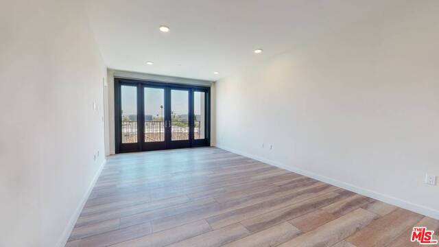 Photo - 1070 S Bedford St Unidad 103