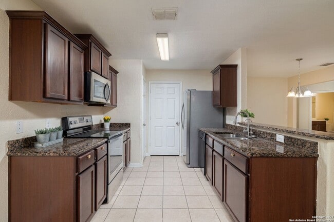 Photo - 6507 Luckey Square