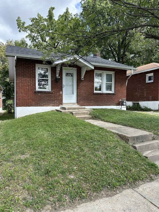 Building Photo - 8303 Braddock Dr Rental
